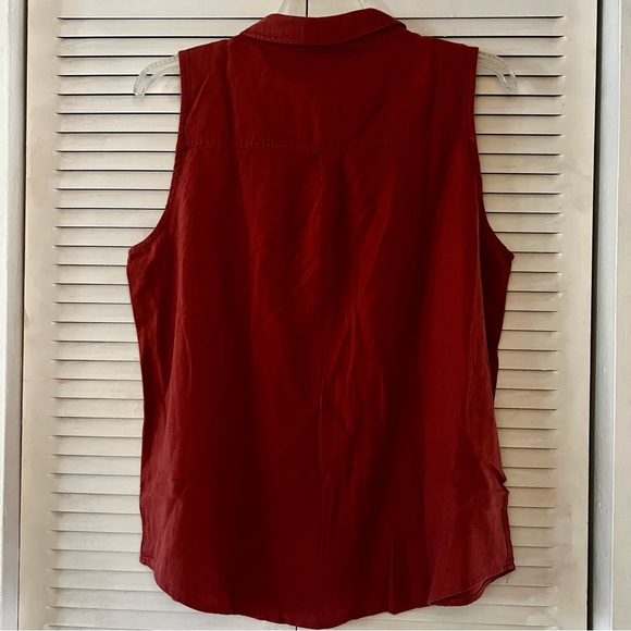 Echothreads Sleeveless Button-up Top - Picture 3 of 9
